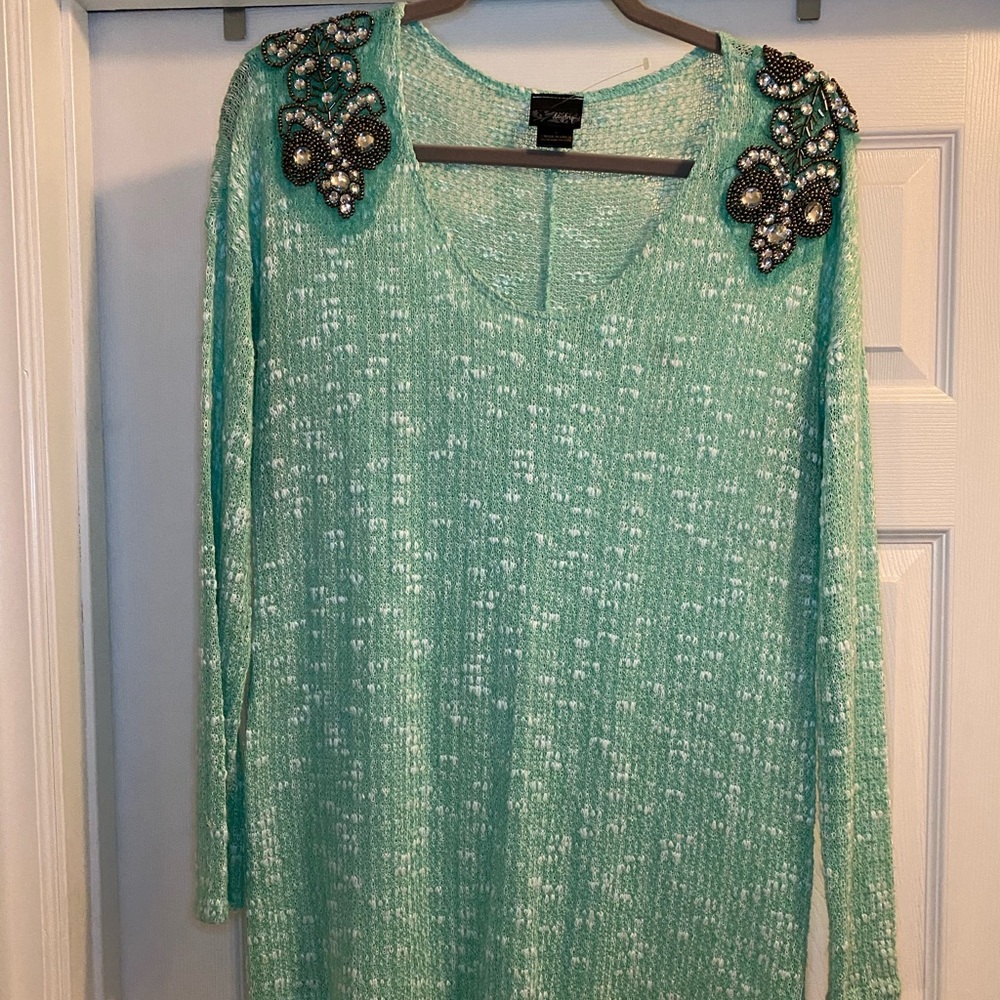 3/$30 sale✨✨✨Daytrip embellished shoulder sweater